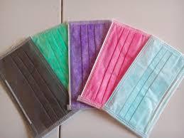 Masker warna-warni dan shower cap hanya untuk kamu. Iya, kamu.