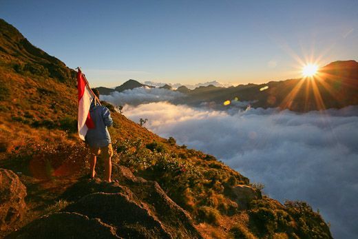 Salam Mentari Pagi di Atas Awan