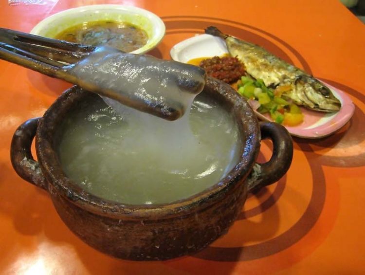 Papeda (sago congee), Kuah Kuning (yelow soup) and Ikan Tude Bakar (grilled fish) with Dabu-dabu and Rica sambal. The Eastern Indonesian meal. Papeda, the staple food of Easter Indonesia have a glue-like consistency and texture. Waroeng Ikan Bakar, a restaruant specializing in Eastern Indonesian food (Manado, Maluku and Papuan cuisine). Atrium Senen Foodcourt, Jakarta, Indonesia.