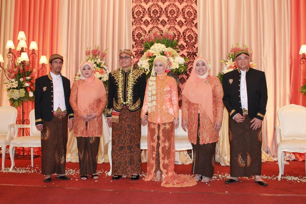 8 Alasan Kenapa Pergi Kondangan Mantan Hanya Buang-buang Waktu Belaka