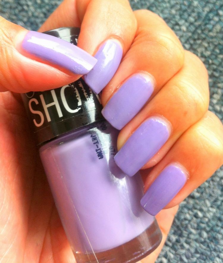 Pastel nail polish