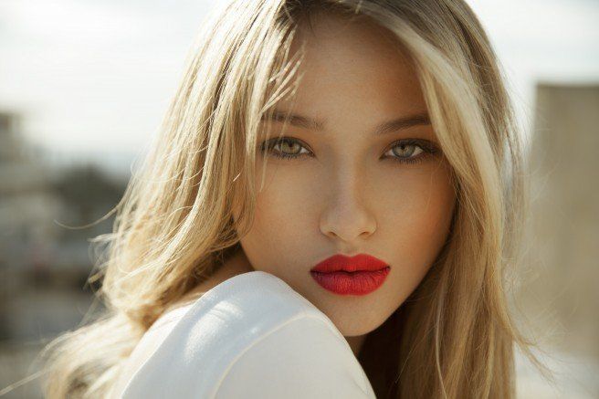 imbangi dengan mascara atau eyeshadow ya...