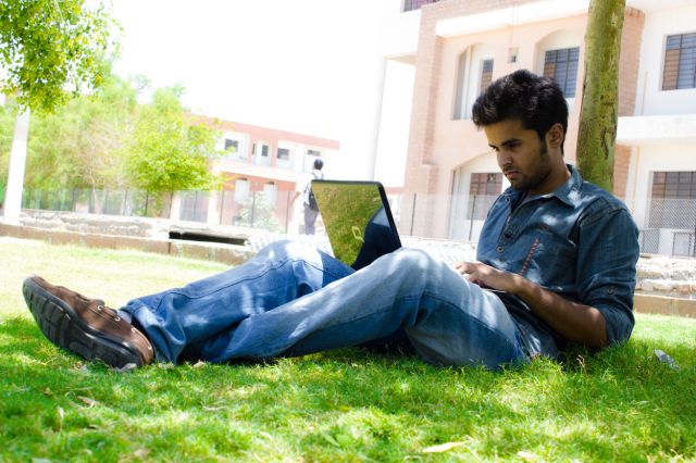 WiFi lancar di kampus sepi penghuni.