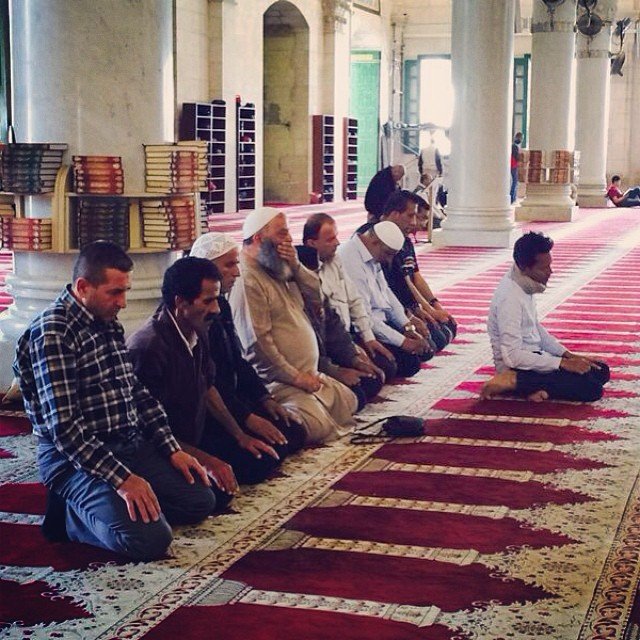 Fedi sering banget dimandat jadi imam...