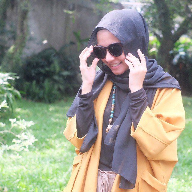 jilbab warna hitam memang dewa