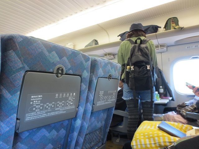 Berdiri saat Naik Shinkansen