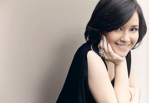 Tak hanya pintar, cewek kece ini juga pernah jadi finalis termuda di ajang pencarian model sebuah majalah remaja lho!