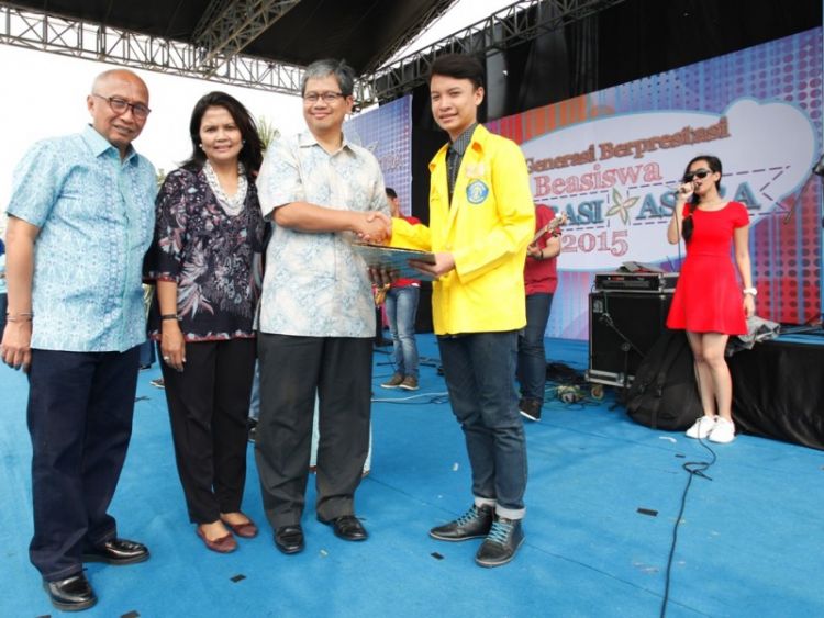 Ada banyak beasiswa, yuk coba!