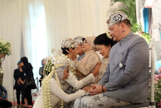meminta restu ibu itu yang utama