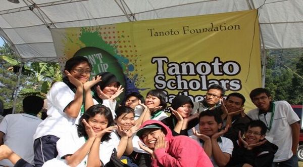 "chibi-chibi-chibi" ala penerima beasiswa Tanoto Foundation