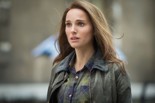 Natalie Portman sebagai Jane Foster