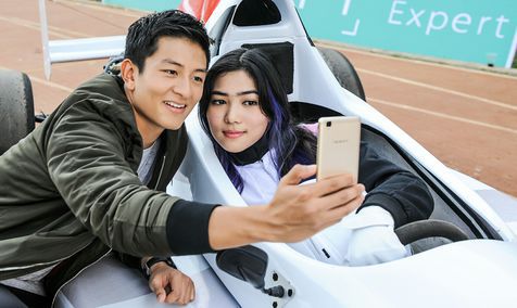 Kamu cemburu liat mereka berdua?