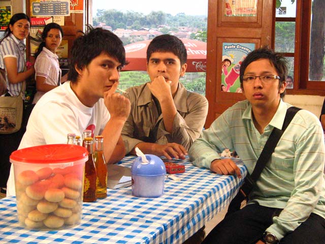 kita lagi nunggu buka puasa nih