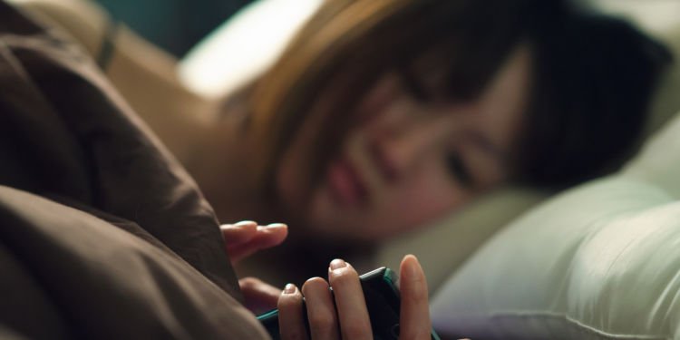 mengecek email atau medsos perlu dilakukan, namun ada pembagian waktunya ya