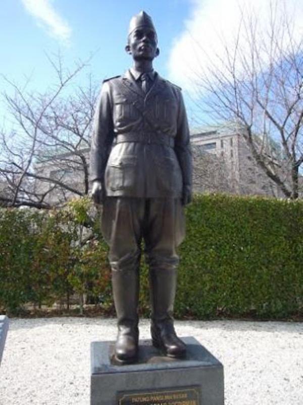 Sampai ada patungnya loh di Jepang