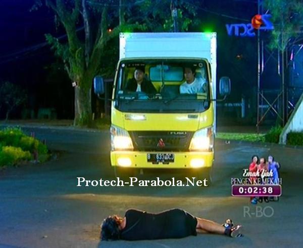 "mbak bangun mbak, jangan tidur di jalan..."
