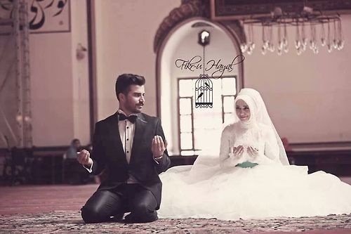 Taaruf adalah salah satu cara menuju hubungan yang halal.