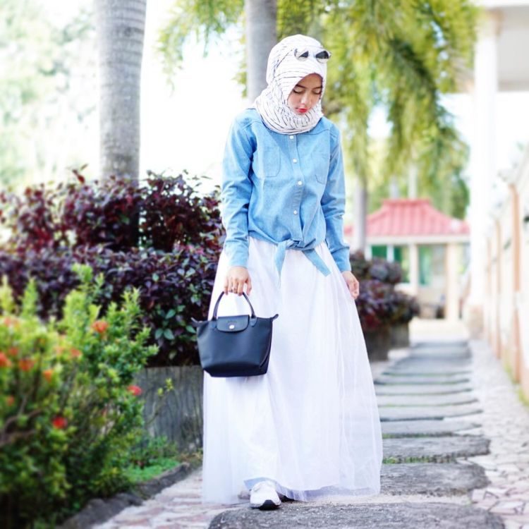 rok putih polos dengan atasan denim @joyagh