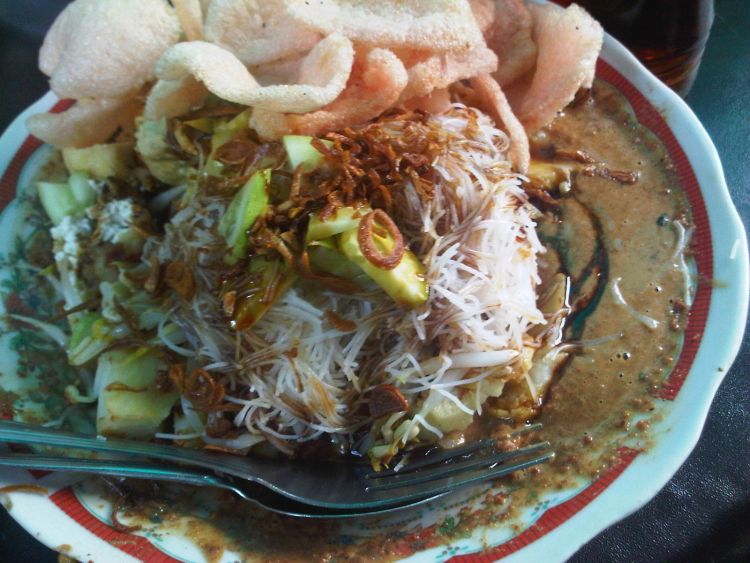 "Pedes gak, mas?"