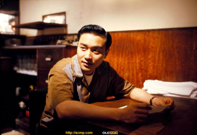 Leslie Cheung Bunuh Diri dengan Melompat dari Lantai 24 - 1 April 2003