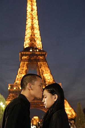 siapa yang nggak mau punya kesempatan romantis-romantisan dimari?