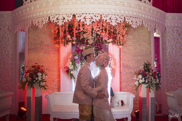 yang paling romantis sih, cium kening juliansomadewa.com