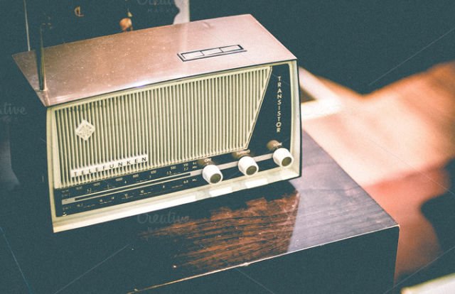 Radio punya program berbeda-beda