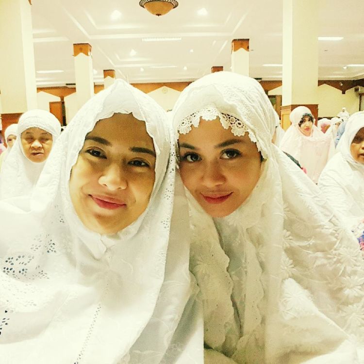 Tuh, nginep di masjid.