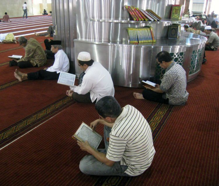 Lumayan pas nunggu adzan