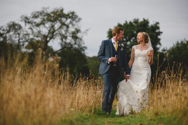 Inspirasi Foto Prewed di Alam Terbuka yang Bisa Bikin Kamu