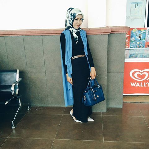 rok pensil, kemeja polos, senada rok, long vest dengan warna lebih cerah,