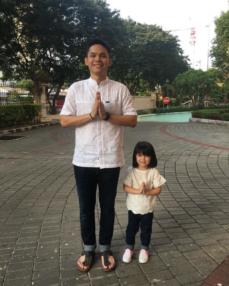 nggak kalah cantiknya sama ibunda! <3