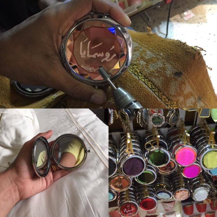 cerminnya bisa diukir nih. yakin nggak mau kasih ke kerabat?