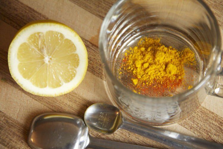 ramuan kunyit dan perasan jeruk lemon
