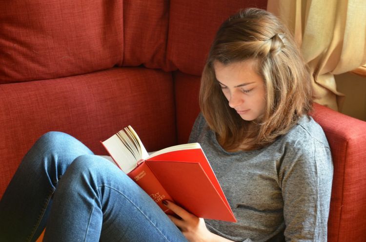 Buat kamu yang introvert, bersinggungan dengan sosmed dirasa nggak