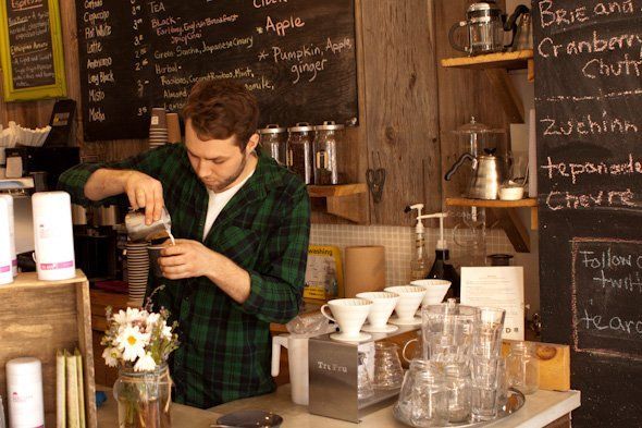 Peracik kopi alias barista