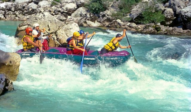 Arung jeram alias rafting