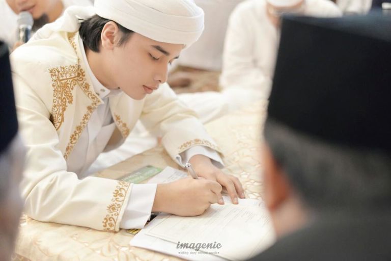 8 Fakta Unik Pernikahan Alvin Faiz dan Larissa Chou ...