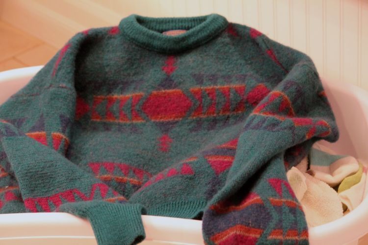 sweater buatan sendiri