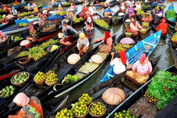 Pasar Terapung di kota seribu sungai