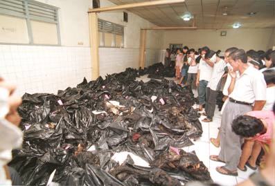 ini jenazah korban kebakaran, 18 tahun silam :(
