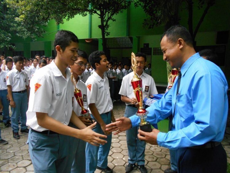 Belajar, berkarya dan berprestasi