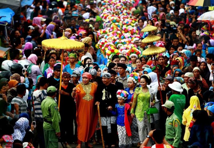 Perayaan adat Ngarot, Indramayu