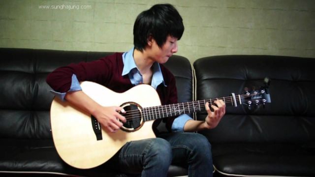 Belajar main gitar