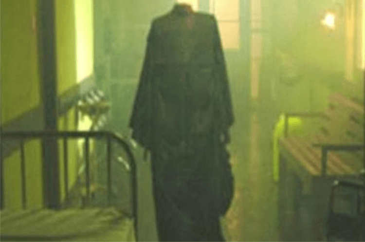 Si hantu tak berkepala, Sang Jawara