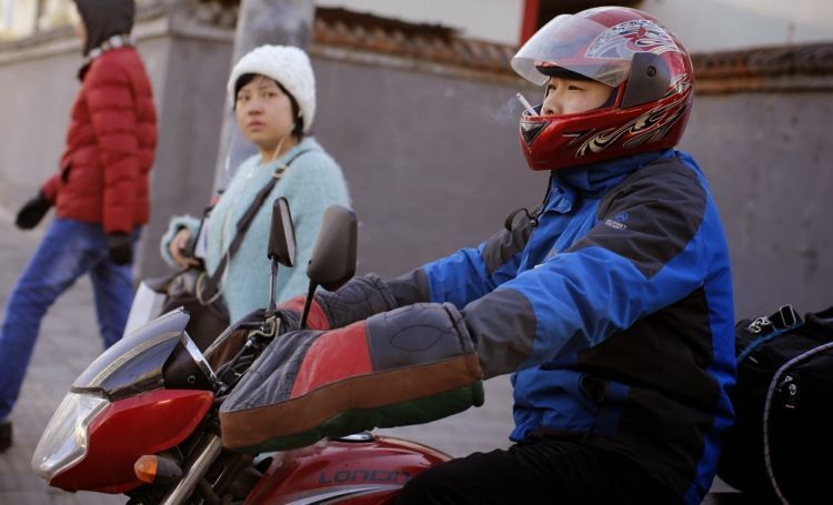 nggak cuma di Indonesia emang, tapi kamu nggak mau mati di jalan kan?