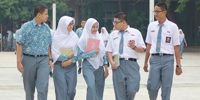 Program kirim-kirim salam di radio emang paling the best