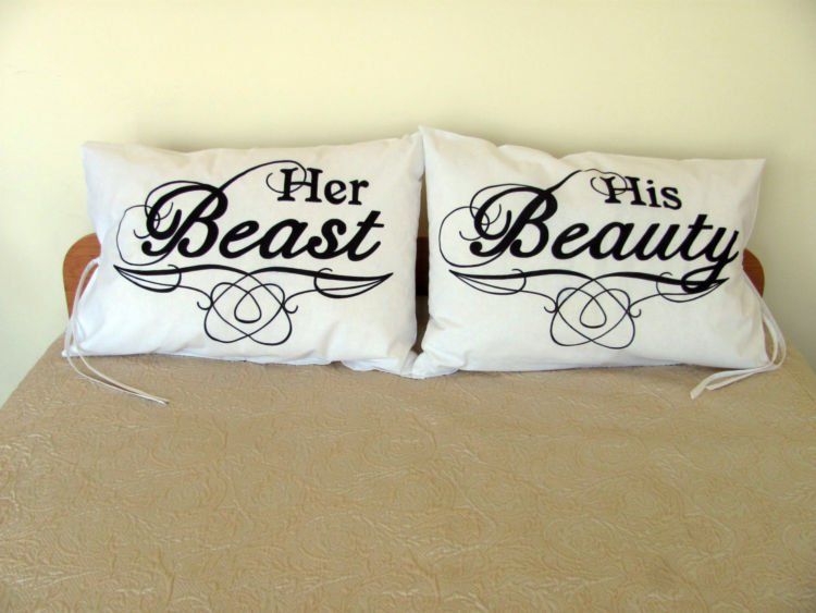 bantal pasangan