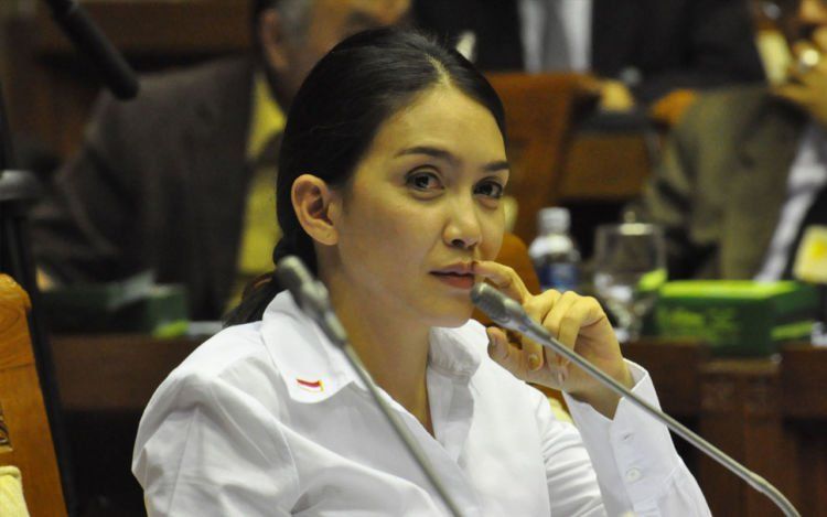 Si cerdas Oneng dari partai banteng moncong putih.