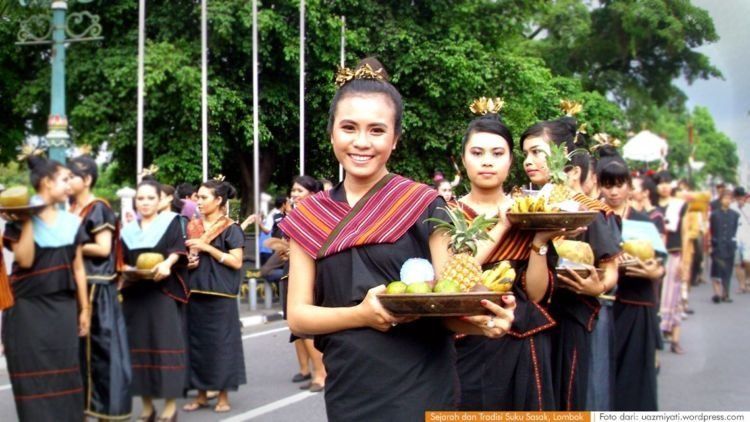 tiap suku di Indonesia, bisa jadi punya tradisi pernikahan yang berbeda-beda